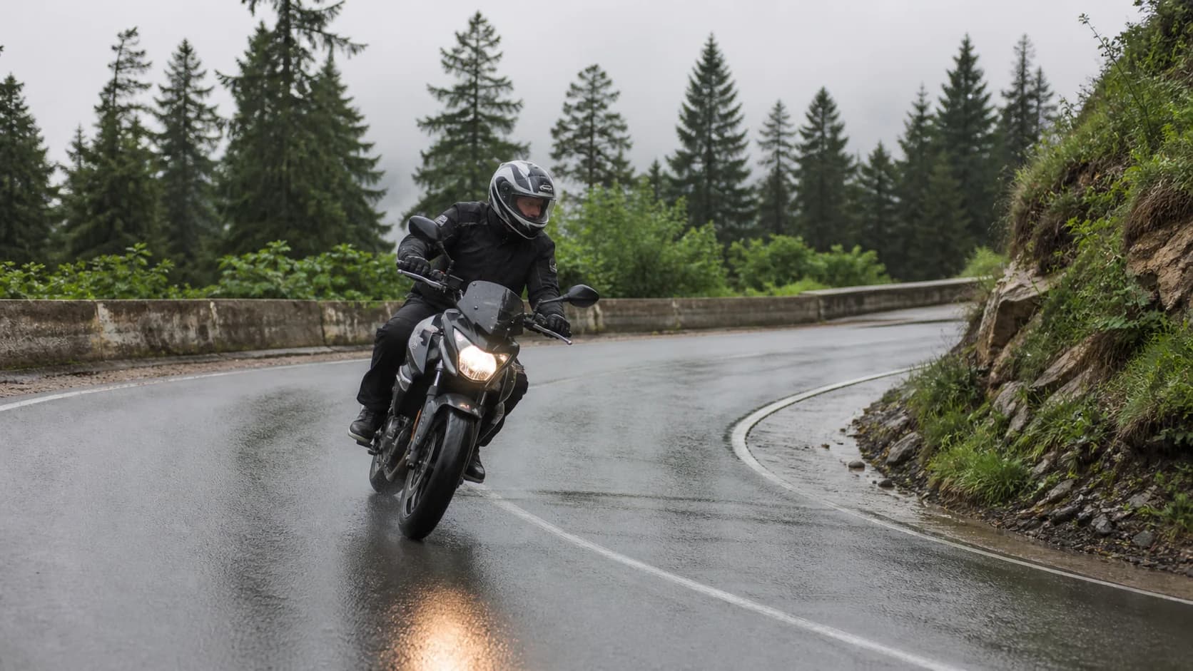 Imagine editorială despre importul unei motociclete rulate: riscuri și acte