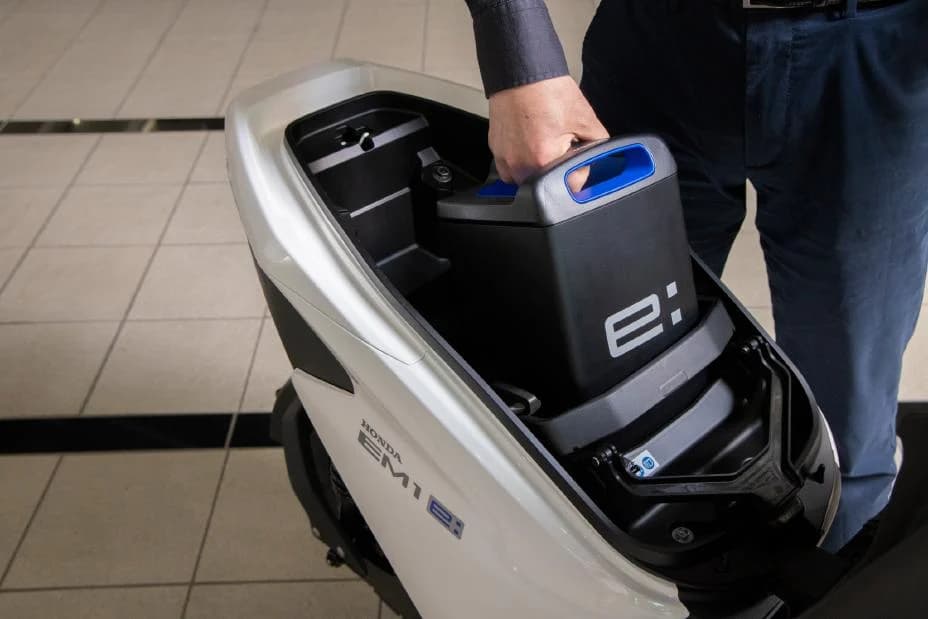Honda EM1 e: și bateria detașabilă Mobile Power Pack e: prezentate în fotografia oficială a producătorului