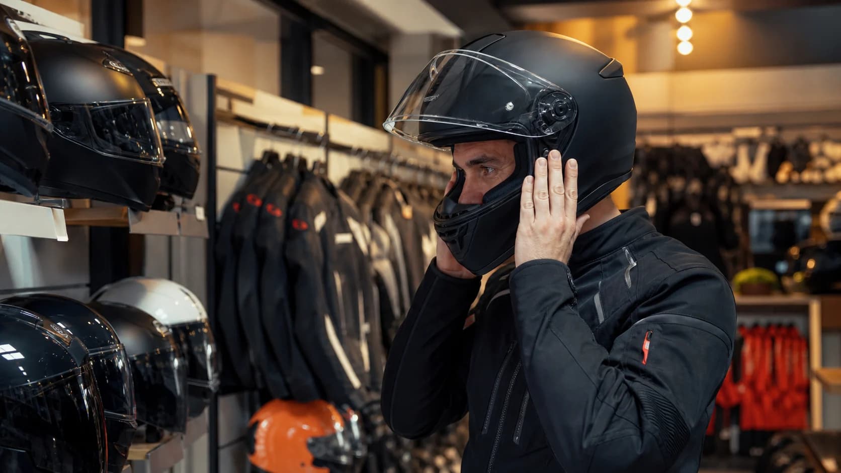 Imagine editorială despre mănuși moto: mărime, manșetă și protecții