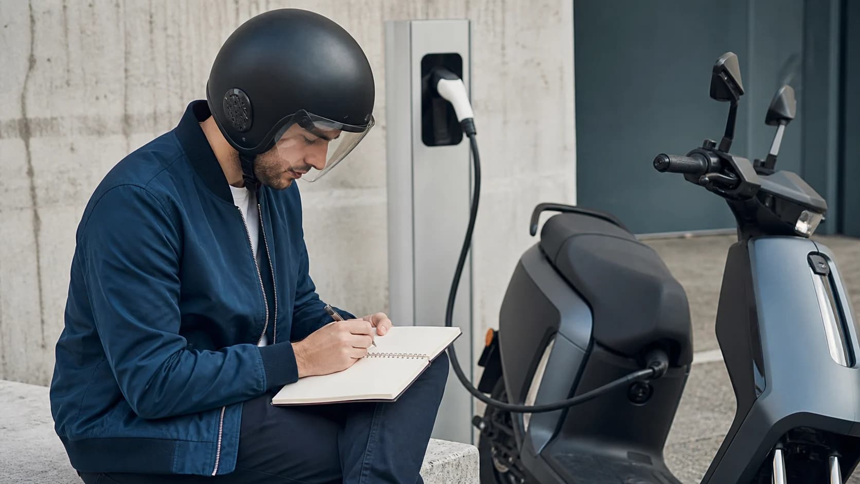 Imagine editorială despre motocicletă electrică second-hand: verificări
