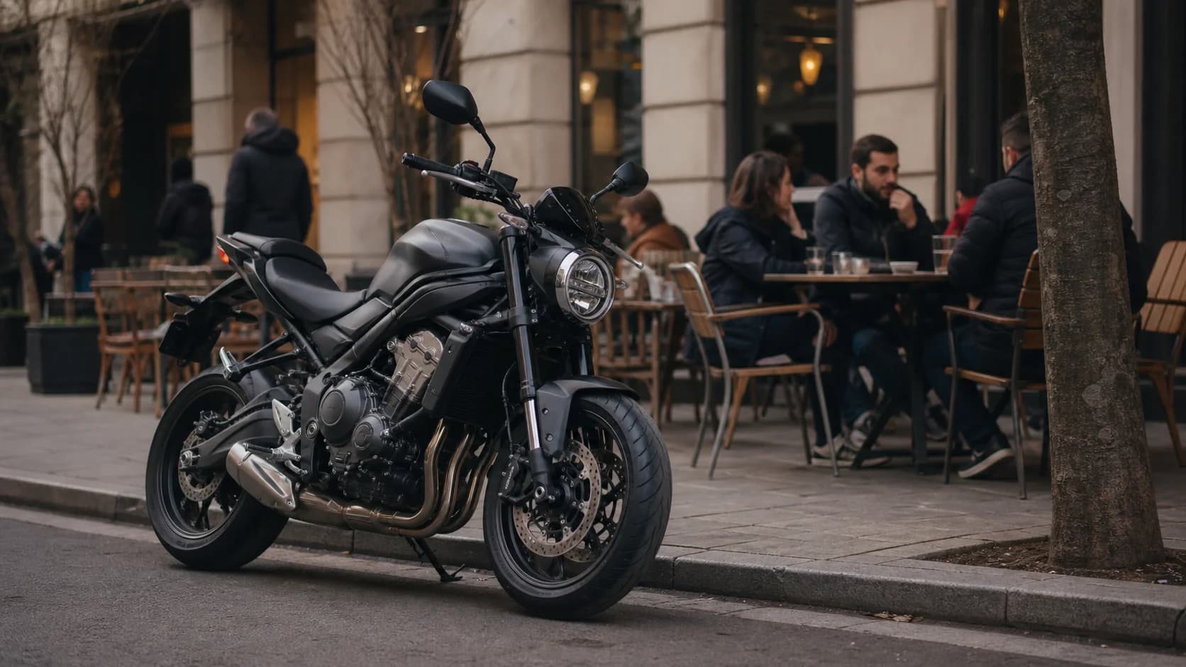 Imagine editorială despre motocicletă naked: avantaje, limite și utilizare