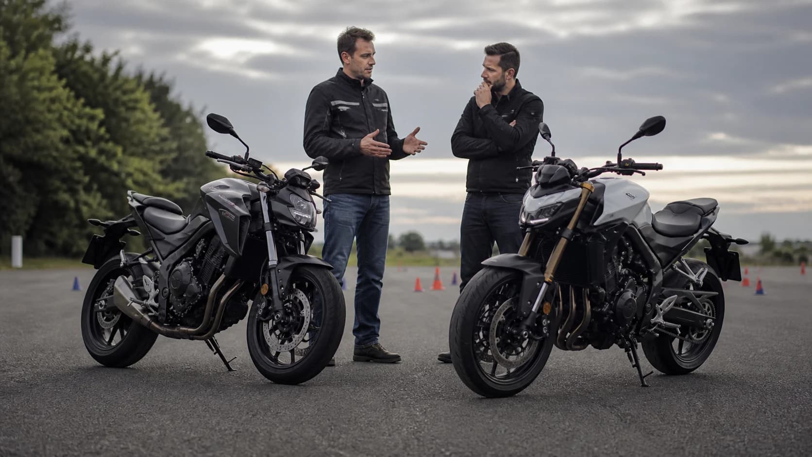 Imagine editorială despre motociclete a2 native sau limitate