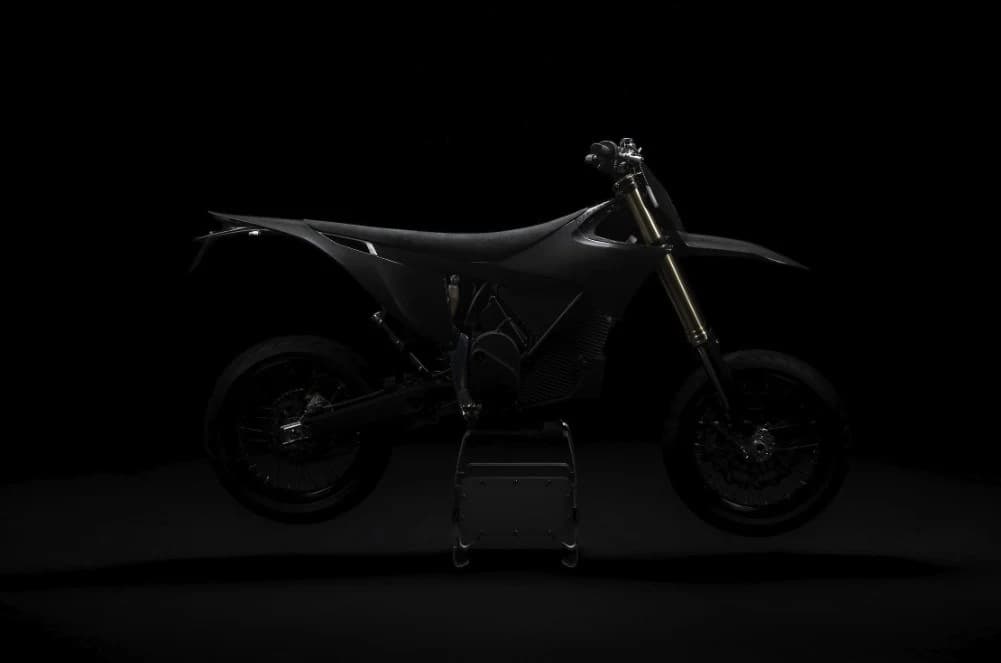 Stark VARG SM Sköll neagră, supermoto electrică în ediție limitată